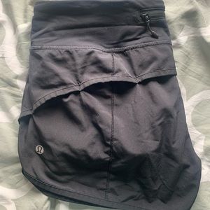 black lululemon shorts